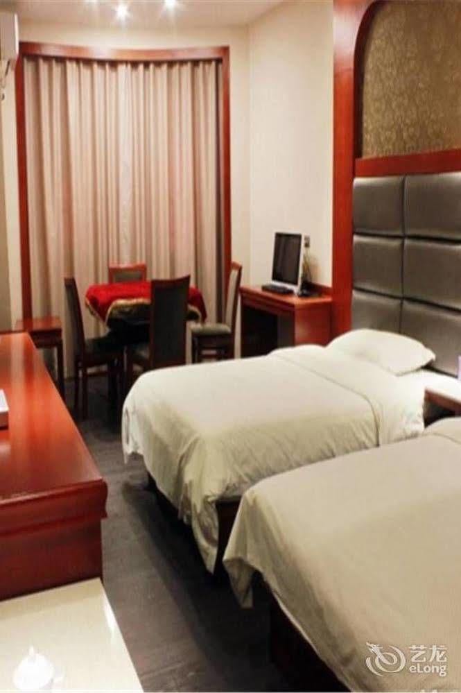 Longwang Business Hotel Liuzhou Exteriör bild