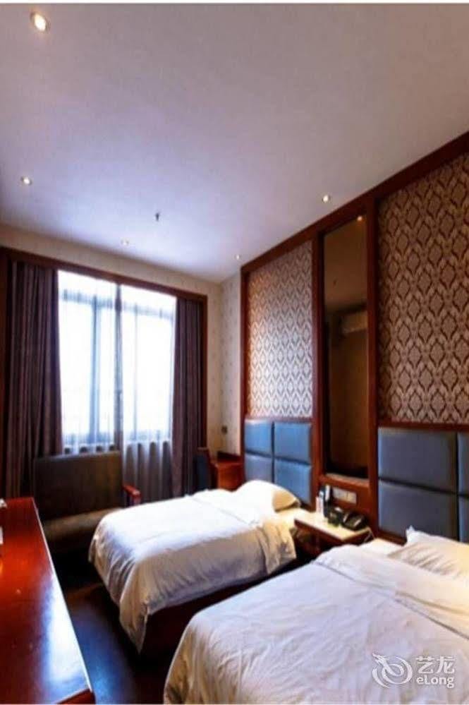 Longwang Business Hotel Liuzhou Exteriör bild
