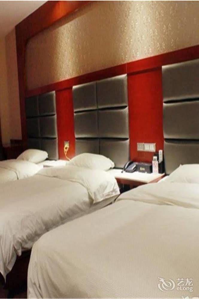 Longwang Business Hotel Liuzhou Exteriör bild