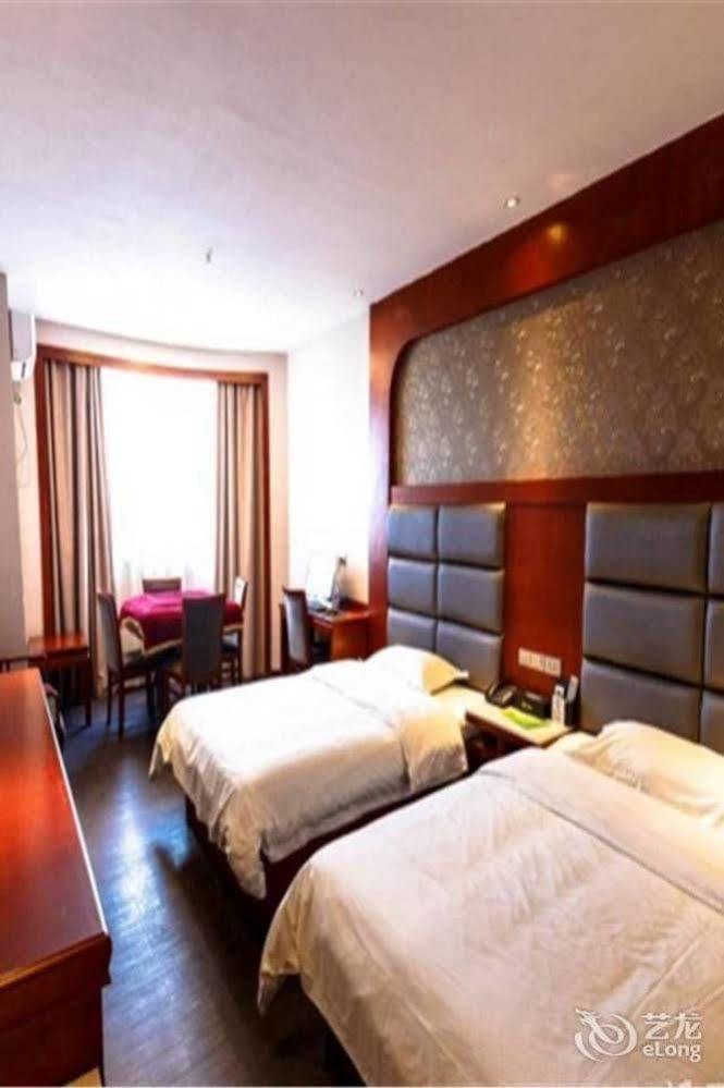 Longwang Business Hotel Liuzhou Exteriör bild