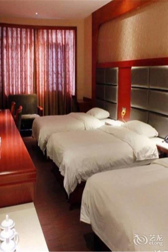 Longwang Business Hotel Liuzhou Exteriör bild